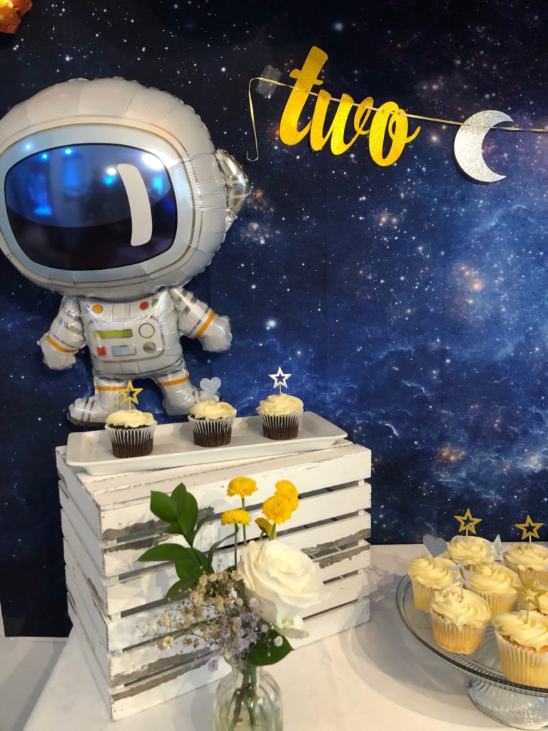 two the moon, kids birthday party, space theme, boys party, kids decor, space cake, space cake pop, galaxy theme party